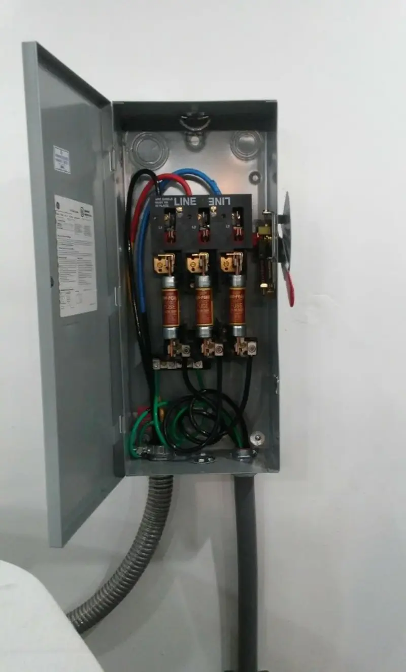 Three-phase disconnect switch installed for Smoke Detector Installation in Gladeview